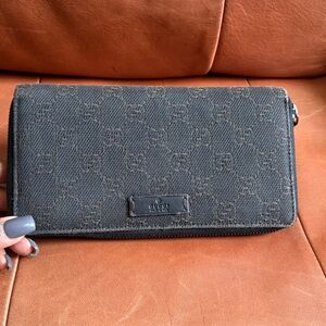 Vintage Gucci canvas wallet- great condition